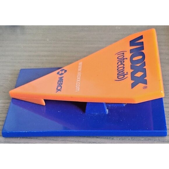 Vioxx Clip Refrigerator Magnet - Picture 4 of 5